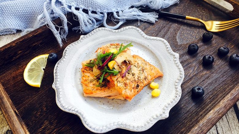 懒人料理香煎三文鱼快手菜