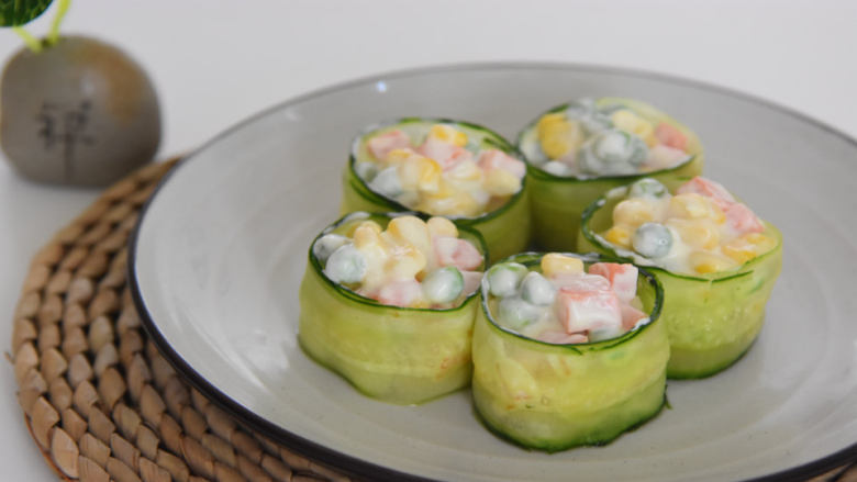 好吃又好看的黄瓜色拉卷一学就会还不快来试试