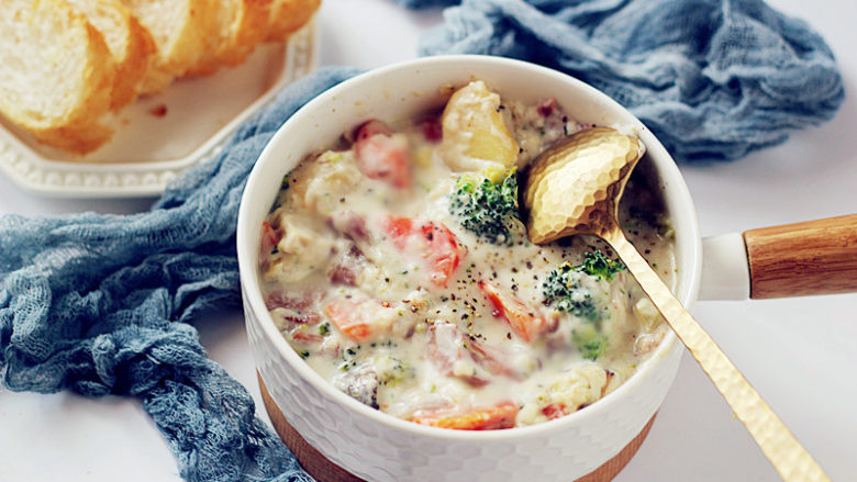 浓郁味香的培根奶油炖菜