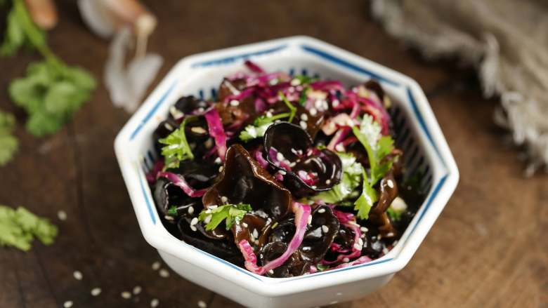 紫甘蓝拌木耳