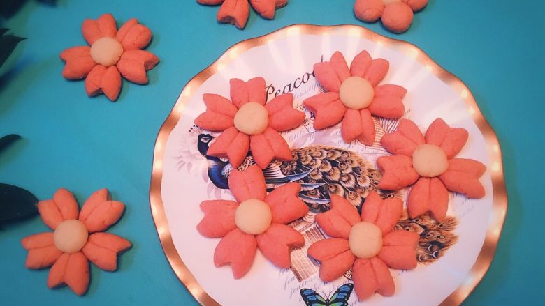 吃掉一朵花小红花饼干