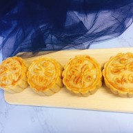 午餐中秋甜品蛋黄莲蓉月饼