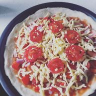 金枪鱼脆皮肠披萨