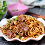 孜然牛肉炒拉条家常面条百吃不厌的美味做法