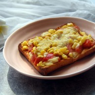 玉米粒香肠芝士烤土司
