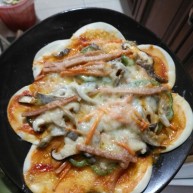 剩饺子皮做的披萨味道很赞哦