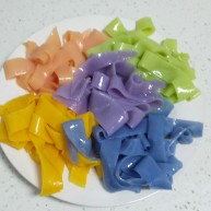 不用洗面的五颜六色的凉皮