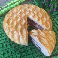 蓝莓夹心网纹面包