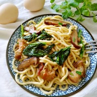 香菇炒蛋面附自制鸡蛋面做法