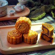 广式蛋黄红豆沙月饼