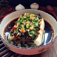 皮蛋拌豆腐