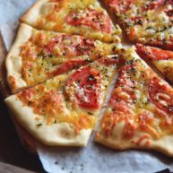 番茄芝士薄底披萨