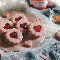 草莓酱夹心饼干