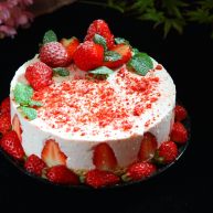 冻干草莓酸奶慕斯