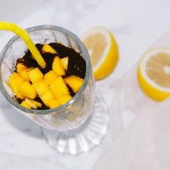 冬喝暖饮夏吃冰芒果奥利奥酸奶昔