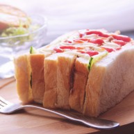 金枪鱼黄瓜三明治