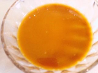 5、宫保鸡丁,取干净的碗加入盐，味精，料酒，生抽，醋，白糖，水淀粉，鲜高汤调成汁。