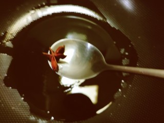 7、清炒胡萝卜丝,放入八角炒香