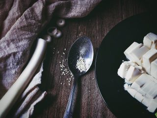 4、麻婆豆腐 十分钟无油健康版,加入鸡精