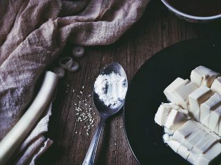 5、麻婆豆腐 十分钟无油健康版,加入淀粉