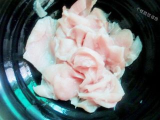 6、水煮肉片,里脊肉洗净切薄片