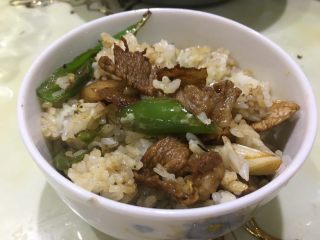 10、农家小炒肉 湘菜,米饭搭配农家小炒肉。最好的下菜饭