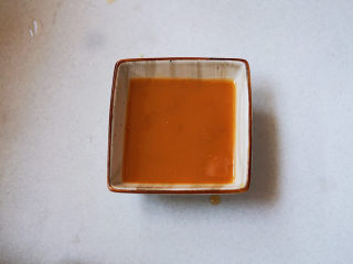 11、蒜蓉西兰花,水要一点一点加入，搅拌均匀