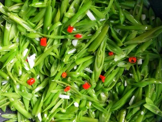 9、蒜蓉空心菜梗,翻炒均匀即可出锅啦！