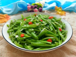 10、蒜蓉空心菜梗,挺好吃的。