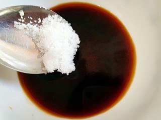 4、蚂蚁上树（素版）,3勺味极鲜酱油，1勺黄豆酱油，半勺白糖调汁。