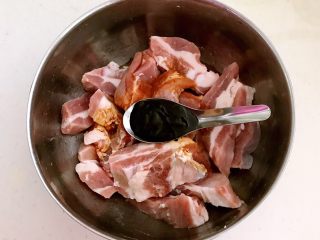 11、豉香蒸排骨,加入1勺蚝油