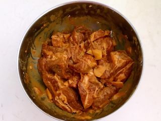 17、豉香蒸排骨,搅拌均匀