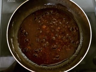 31、豉香蒸排骨,把蒸排骨的汤汁倒入锅中