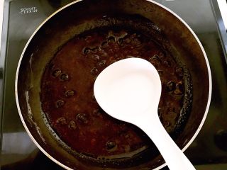 32、豉香蒸排骨,烧开后加入玉米淀粉液