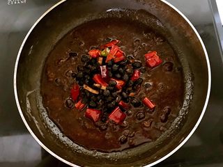 33、豉香蒸排骨,加入另一盘预留的豆豉烧开调匀
