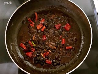 34、豉香蒸排骨,料汁炒好了