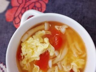 18、白玉菇鸡蛋汤,喝汤。