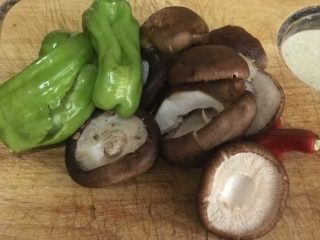 2、四川版????黄焖鸡,准备配菜