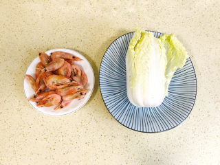 1、虾仁娃娃菜,准备好食材