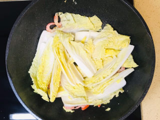 9、虾仁娃娃菜,一起翻炒