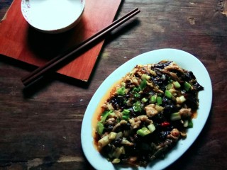 15、传统鱼香肉丝,端上餐桌。