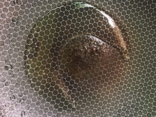 2、红烧豆腐,热锅冷油