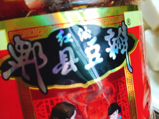 3、红烧豆腐,准备好郫县豆瓣酱