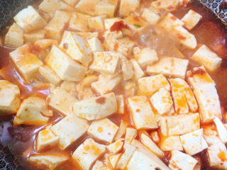 8、红烧豆腐,烧开