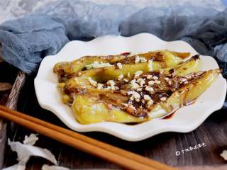 8、虎皮青椒,如果你学会这道菜,在聚餐的时候来一盘,绝对上桌秒光。