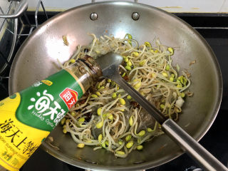 16、豆芽炒粉条,一汤匙蚝油
