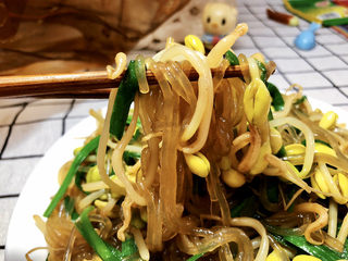 25、豆芽炒粉条,这道黄豆芽炒粉条，黄豆芽脆嫩，粉条Q弹，咸鲜味美，做法简单，喜欢的小伙伴们快来试试看吧????
