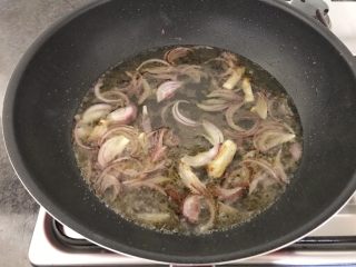 9、芝士辣烤年糕,加入清水，