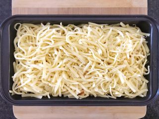 16、芝士辣烤年糕,撒上芝士，