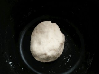 3、酸汤剪刀面,揉成光滑的面团